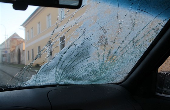 Mladá řidička v Žarošicích si před jízdou dostatečně neočistila namrzlá skla a...