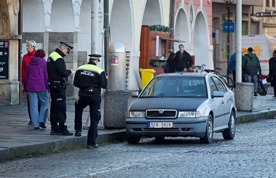 Mstská policie se na námstí Pemysla Otakara II. v Budjovicích zamila na...