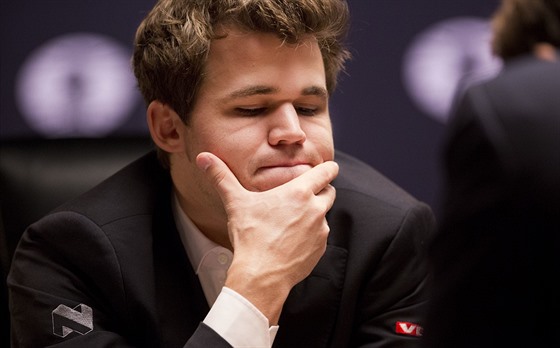 Magnus Carlsen v souboji o titul šachového mistra světa.