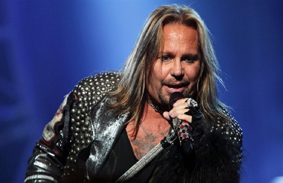 Vince Neil, zpěvák slavných hairmetalových provokatérů Mötley Crüe, dorazí se...