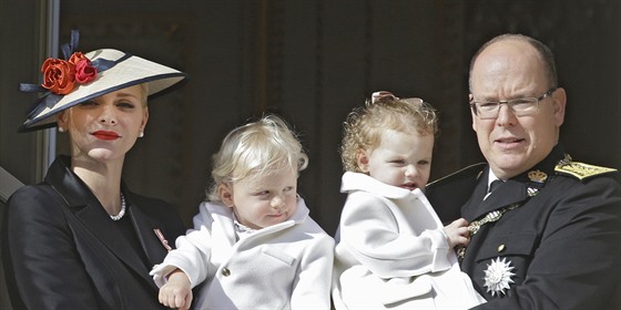 Monacký kníže Albert II., kněžna Charlene a jejich děti princ Jacques a...