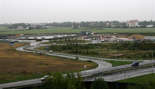 Snímek z roku 2007 zachycující dokon�ování kone�né stanice metra C v Let�anech.