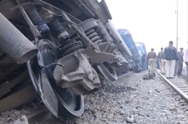 Zraněných je příliš mnoho. V Indii se srazily vlaky, zemřelo nejméně 50 lidí