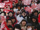 Statisíce Jihokorejc poadují demisi prezidentky Pak Kun-hje. (26.11.2016)