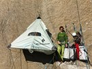 eský horolezec Adam Ondra jako druhý na svt pelezl stnu Dawn Wall v...