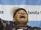 Diego Maradona urputn povzbuzuje argentinské tenisty ve finále Davis Cupu.