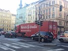 V centru Prahy praskl vodovod, havárie komplikuje dopravu (28.11.2016).