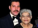 Freddie Mercury a jeho matka Jer Bulsara, která zemela 22. listopadu 2016, pár...