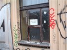 Informaní cedule na okn Masarykova nádraí.