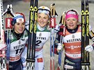 VÍTZNÉ TRIO. Stina Nilssonová (uprosted) ovládla první závod Svtového poháru...