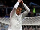 Cristiano Ronaldo slaví gól do sít Sportingu Gijon.