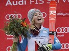 Nina Lösethová slaví druhé místo v obím slalomu z Killingtonu.
