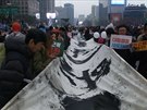 Statisícové davy opt protestují proti prezidentce Jiní Koreje