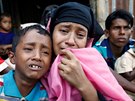 Tisíce barmských muslim utíkají do sousední Bangladée. Ta vak zpísnila...