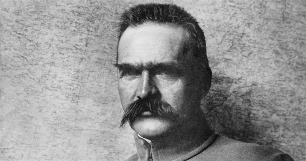 Josef Pi�sudski byl mu�em dobrodru�ného �ivota, jeho� moc se zm�nila v...