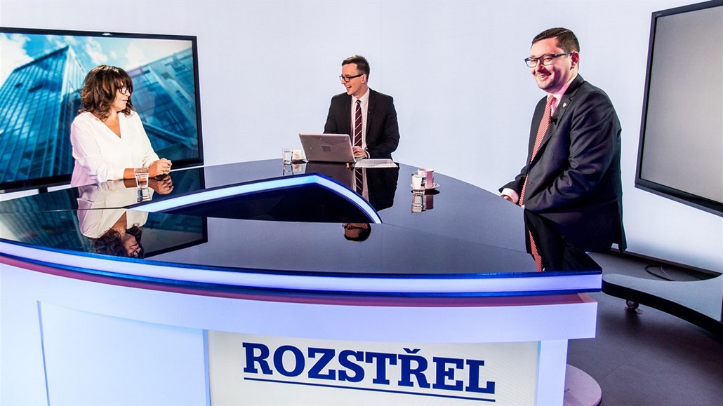 Terezie Kaslová a Ji�í Ov�á�ek v diskusním po�adu Rozst�el. (21. listopadu 2016)