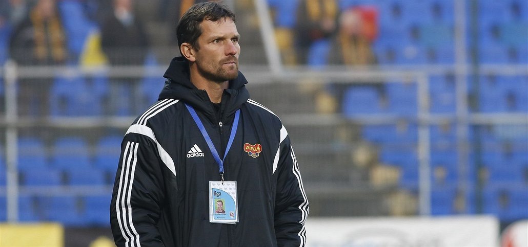 Trenér fotbalist� Dukly Jaroslav Hynek. 