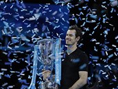 MODROBL KONFETY. Andy Murray s trofej pro vtze Turnaje mistr