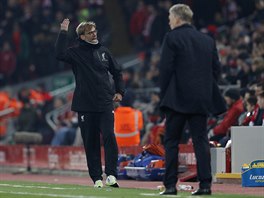 Trenr Liverpoolu Jrgen Klopp burcuje fanouky pi utkn proti Sunderlandu.