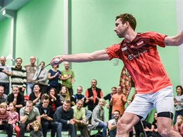 Momentka z badmintonov exhibice v Ostrav, na snmku je Petr Koukal.