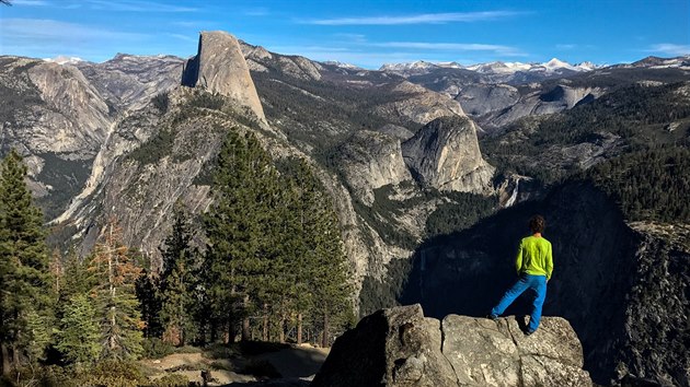 esk horolezec Adam Ondra jako druh na svt pelezl stnu Dawn Wall v Yosemitech, jednu z nejt잚ch vcedlkovch cest svta.