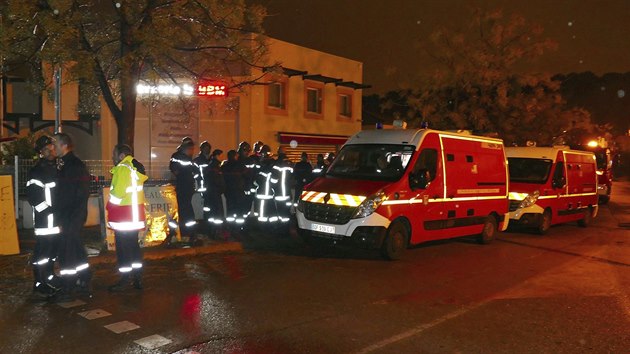 Policie a zchrani ve francouzskm mst Montferrier-sur-Lez (25. listopadu 2016)