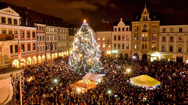 V centru Liberce se slavnostně rozsvítil vánoční strom (27. listopadu 2016)