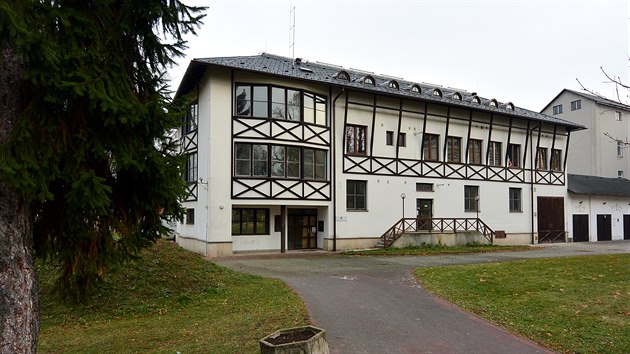 Ve Svitavách bude moci finanční úřad využívat bývalou hospodářskou budovu u Ettlovy vily.