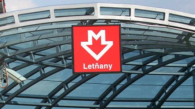 Slavnostn oteven stanice metra Letany v kvtnu 2008