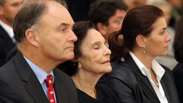 Sonja Baov v roce 2008 pi rozlouen s jejm manelem Tomem Baou. Doprovzeli ji syn Thomas Baa a dcera Christine Baa.