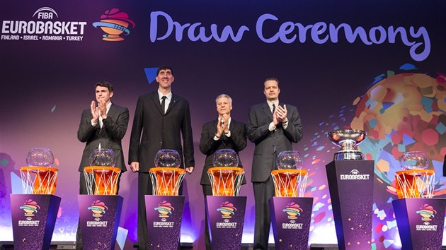 Losovn Eurobasketu 2017. Jeho hvzdami byli Mirsad Trkcan za Turecko, Gheorghe Muresan za Rumunsko, Mickey Berkowitz za Izrael a Hanno Mttl za Finsko.