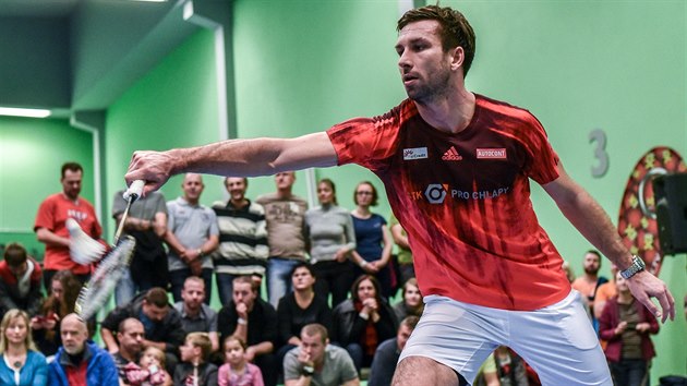 Momentka z badmintonov exhibice v Ostrav, na snmku je Petr Koukal.