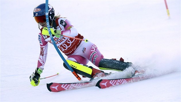 Mikaela Shiffrinov na trati slalomu v Killingtonu