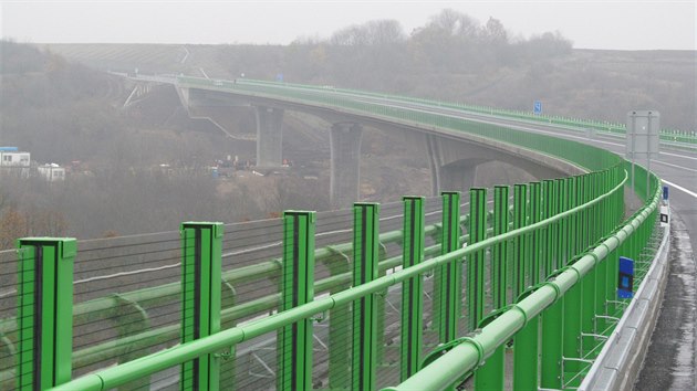 Nov silnin most nad Velemylevs.