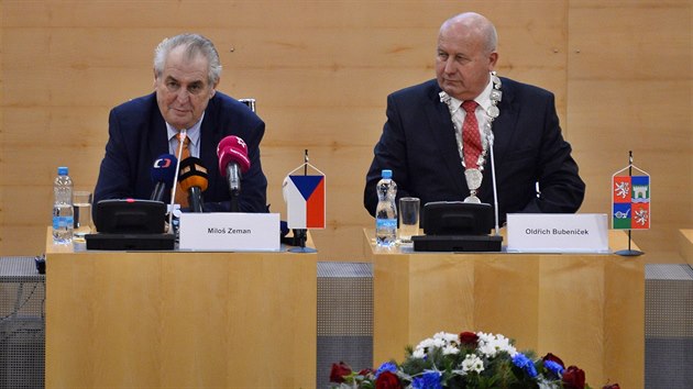 Prezident Milo Zeman a hejtman steckho kraje Oldich Bubenek.
