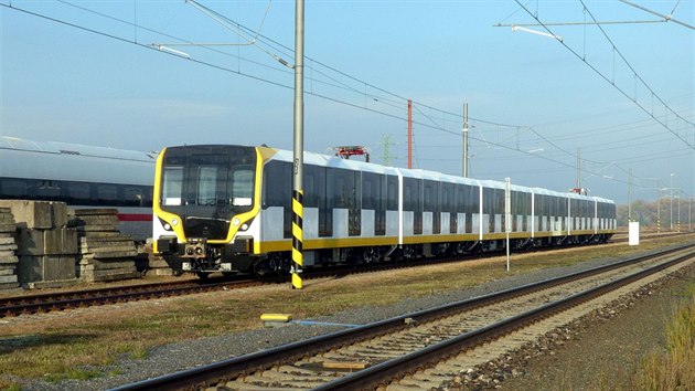 Vlaky metra spolenosti Hitachi Rail pro perunsk hlavn msto Lima se testuj ve stedoesk Velimi.
