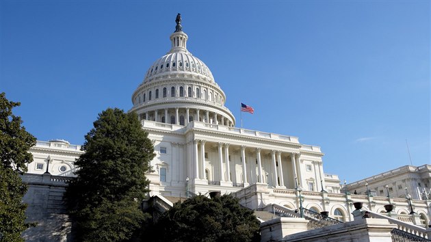 Neoklasicistní Kapitol stojí v USA ve Washingtonu D.C.