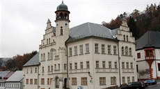 Jáchymovská radnice, v seriálu Rapl v ní sídlí policejní stanice.