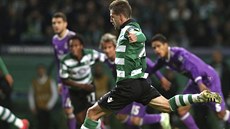 Kapitán Sportingu Adrien Silva z penalty vyrovnává na 1:1, Real ale nakonec v...