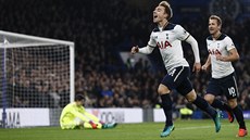 Christian Eriksen z Tottenhamu bí slavit gól proti Chelsea, sekunduje mu...