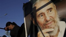 Kubánci dr�í pietu za zesnulého Castra (29. listopadu 206)