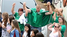 Fanouci fotbalového klubu Chapecoense se seli ped stadionem Arena Conda v...