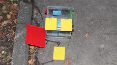 Vykradená a odhozená kasi�ka pro dobro�inné ú�ely z ostravského supermarketu.