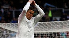 Cristiano Ronaldo slaví gól do sít Sportingu Gijon.