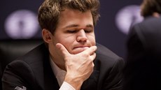 Magnus Carlsen v souboji o titul achového mistra svta.