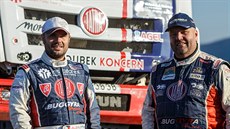 Dotkne se hvzdná sestava Martin Kolomý (vpravo)  Ale Loprais dakarských...