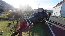 Mladý �idi� Seatu Leon za�al ve Vápenné p�edjí�d�t, srazil se ale s odbo�ujícím...