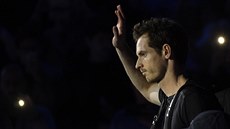 Andy Murray zdraví diváky ped finále Turnaje mistr.