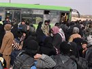Kvli intenzivním útokm na východní ást Aleppa opustilo své domovy a 16 000...