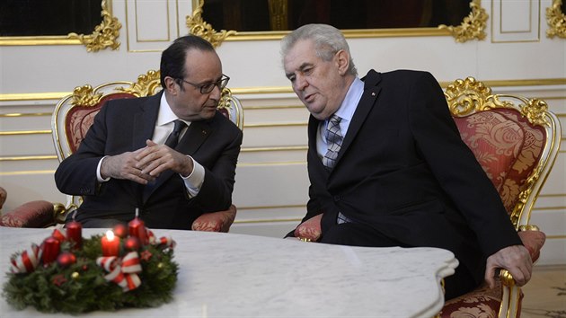 Prezident Milo Zeman a jeho francouzsk protjek Franois Hollande se seli v Praze (30.11.2016).